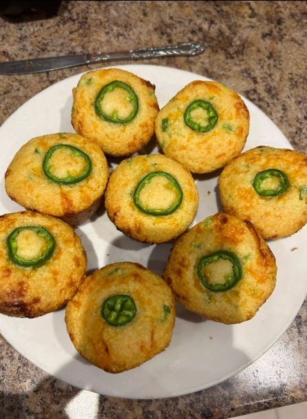 Muffins de pain de maïs au jalapeno et au cheddar