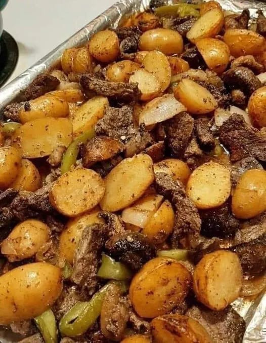 Steak au beurre à l’ail et poêle de pommes de terre