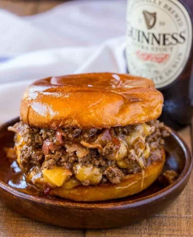 Sloppy Joe à la bière, bacon et fromage