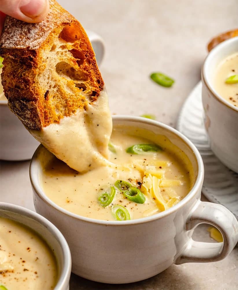 Soupe de Chou-Fleur Rôti au Cheddar et à l’Ail