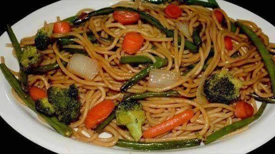 Spaghetti végétarien chinois