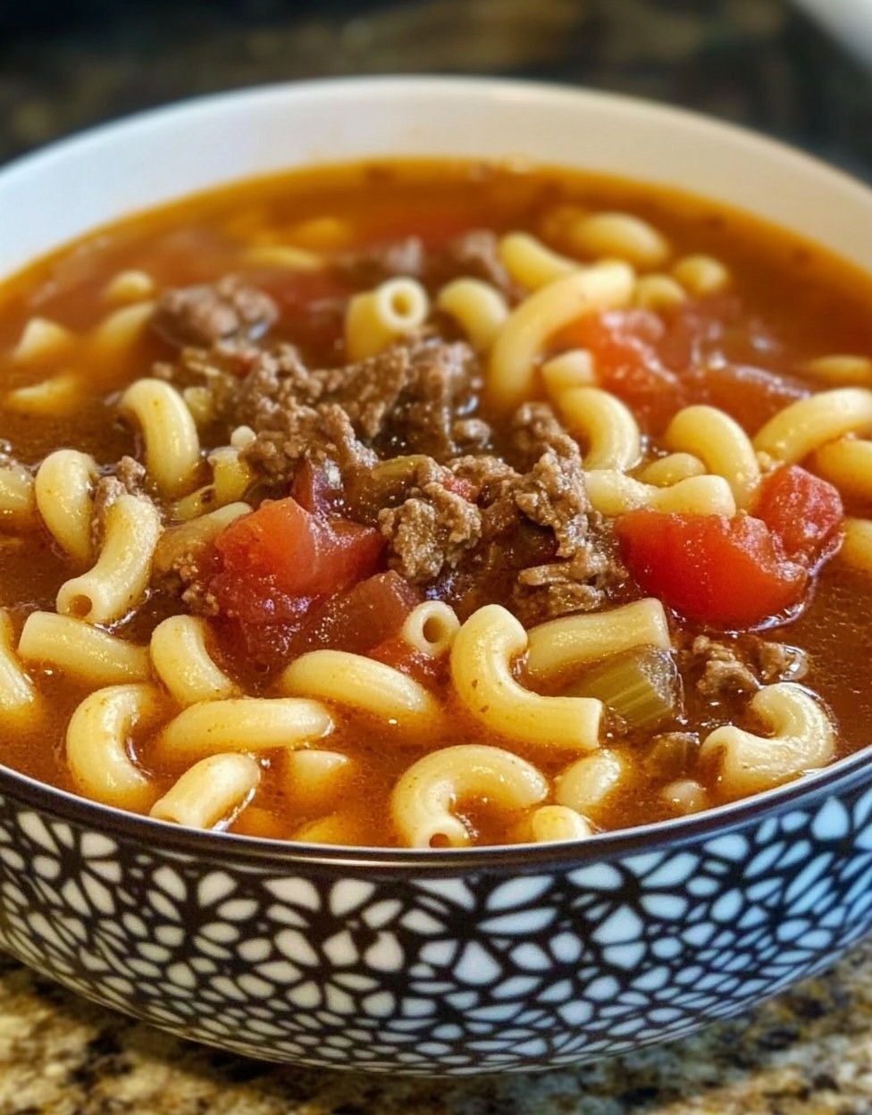 Soupe de bœuf et macaroni aux tomates