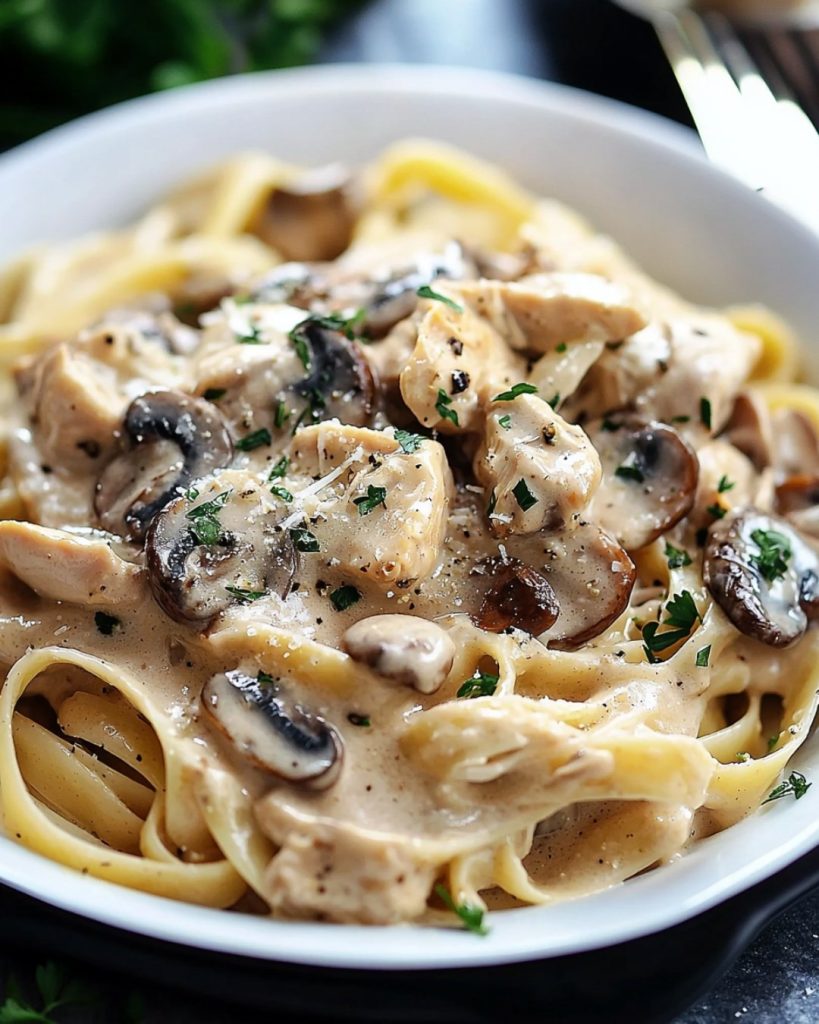 Pâtes au Poulet Sauce Crémeuse aux Champignons