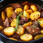 Bœuf Mijoté aux Pommes de Terre – Recette Facile et Savoureuse