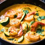 Curry Exotique de Courgettes et Crevettes au Lait de Coco