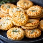 Petits Biscuits Apéritifs au Parmesan et Romarin